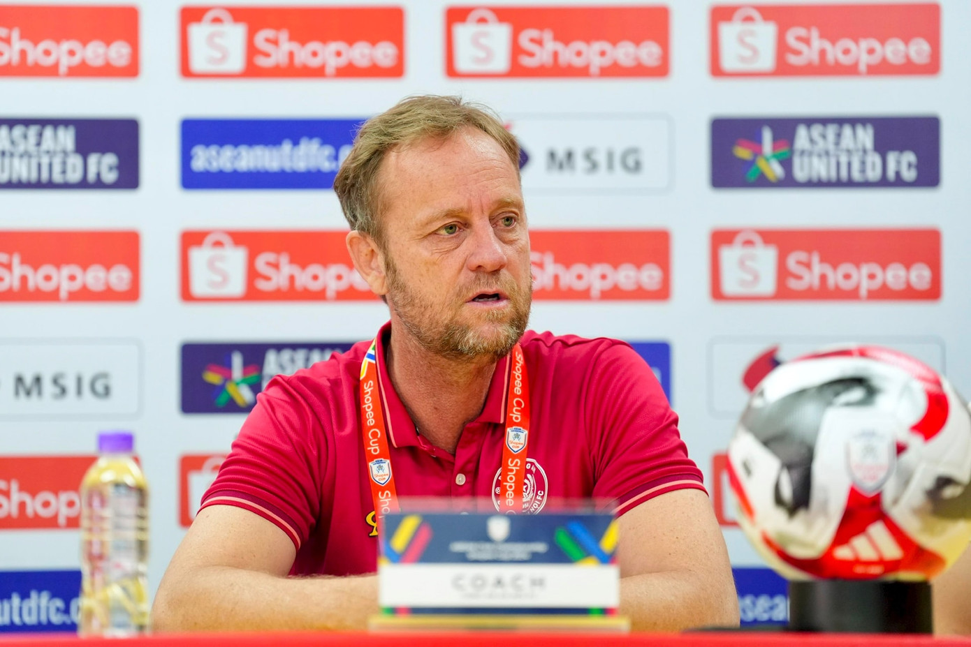 HLV Mano Polking muốn giành 3 điểm trước Borneo Samarinda