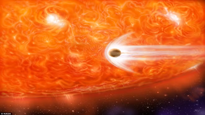 Hình ảnh mô phỏng hành tinh bị nuốt chửng bởi ngôi sao già nua khổng lồ. Ảnh: Daily Mail