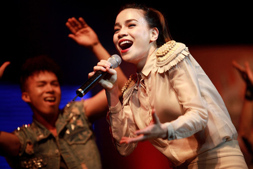 Hồ Ngọc Hà cũng không kém phần 'sung'