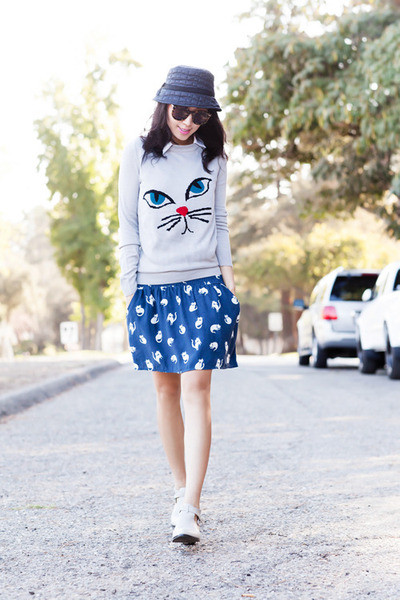 Những kiểu áo len phá cách mix layer hay mix cùng chân váy đem lại ho bạn gái vẻ đẹp ngọt ngào đáng yêu. Thời trang thu chắc chắn không thể thiếu những chiếc áo khoác như blazer, denim hay cardigan....