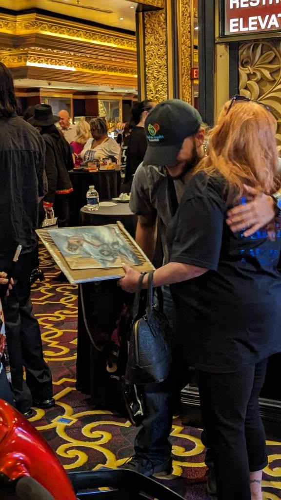 Prince có tính cách vui vẻ, thân thiện, không ngại tương tác với các vị khách. Ảnh: SplashNews.com. Prince có tính cách vui vẻ, thân thiện, không ngại tương tác với các vị khách. Ảnh: SplashNews.com.