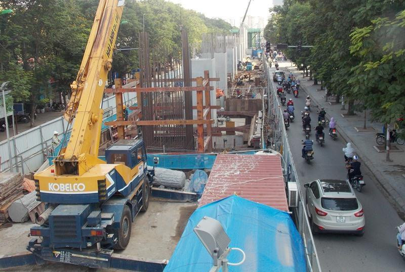 Các công trình trọng điểm cấp bách, trong quá trình thi công phải bảo đảm yêu cầu 3 tại chỗ (làm việc tại chỗ, ăn tại chỗ, nghỉ ngơi tại chỗ); chỉ được thi công xây dựng sau khi cơ quan có thẩm quyền phê duyệt.