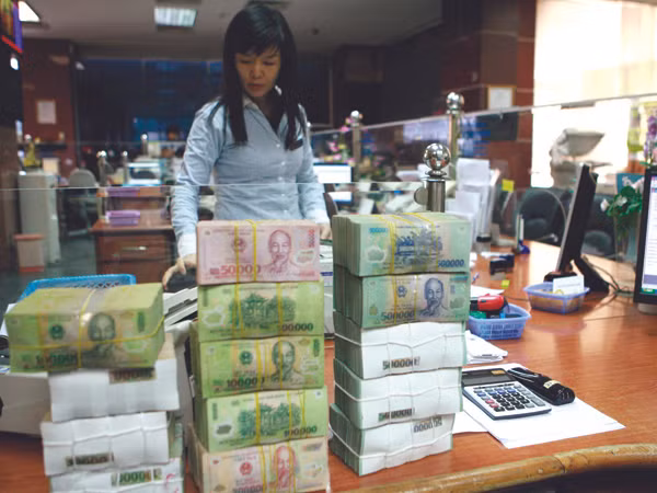 Ngân hàng sẽ tiếp tục giảm lãi suất. Ảnh: Hồng Vĩnh