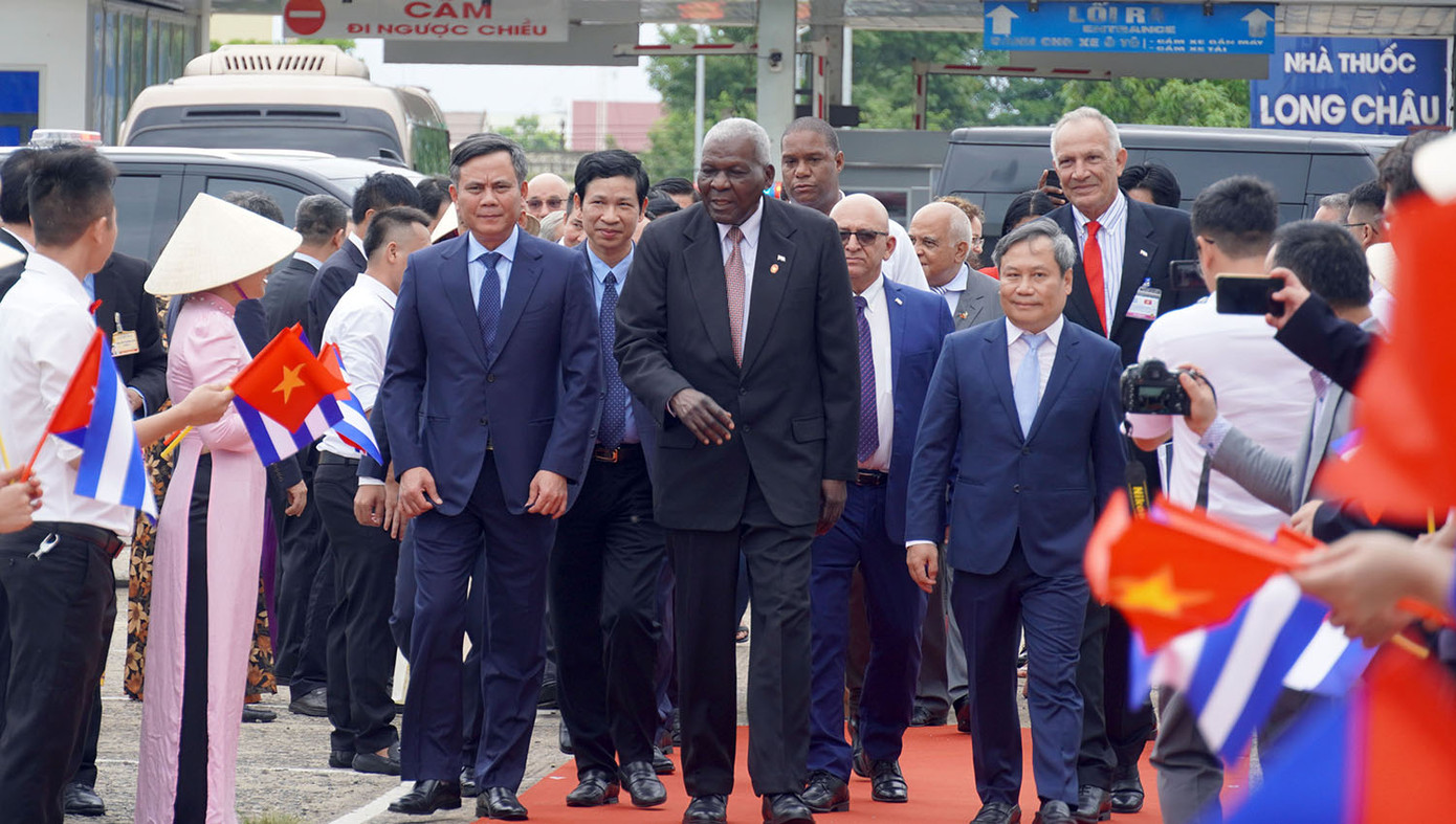 Chủ tịch Quốc hội Cuba thăm Bệnh viện Hữu nghị Việt Nam Cuba - Đồng Hới.