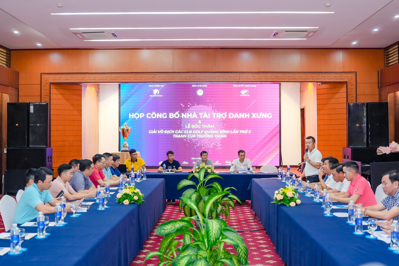 Buổi họp công bố danh xưng nhà tài trợ và bốc thăm cho giải đấu Buổi họp công bố danh xưng nhà tài trợ và bốc thăm cho giải đấu