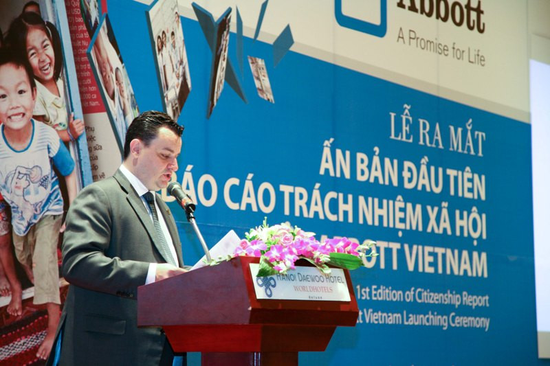 Ông Jullian Caillet – Tổng giám đốc Abbott Việt Nam lên đọc diễn văn khai mạc. Ông Jullian Caillet – Tổng giám đốc Abbott Việt Nam lên đọc diễn văn khai mạc