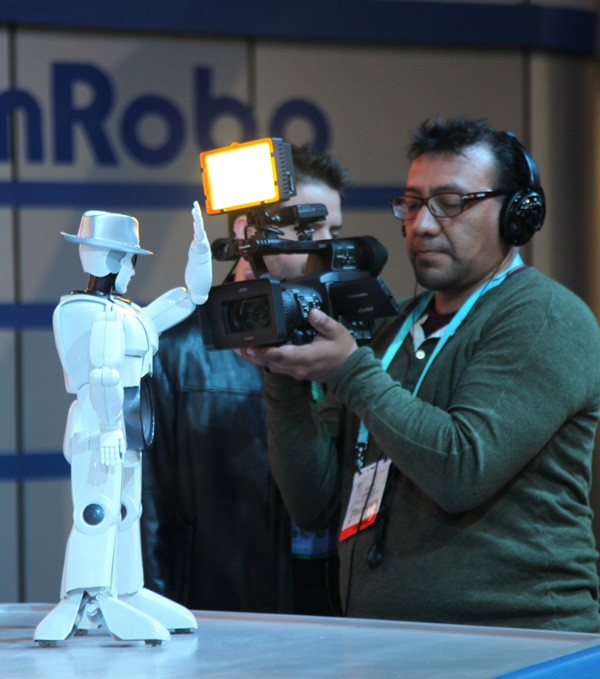 Robot Việt thu hút sự chú ý của truyền hình Mỹ. Robot Việt thu hút sự chú ý của truyền hình Mỹ