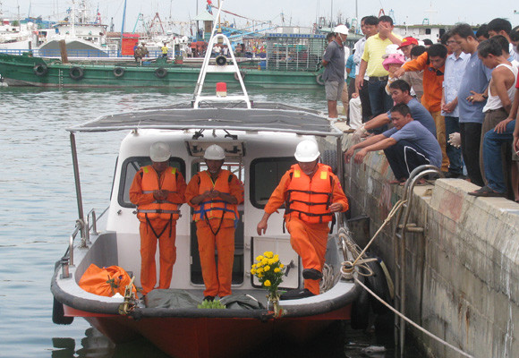 Phút mặc niệm các nạn nhân xấu số...