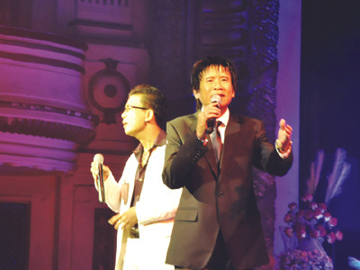 Hai anh em Tuấn Vũ và Viết Thanh. 