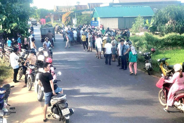 Hiện trường nơi phát hiện thi thể cô gái. (Nguồn: Vietnamnet) Hiện trường nơi phát hiện thi thể cô gái. (Nguồn: Vietnamnet)