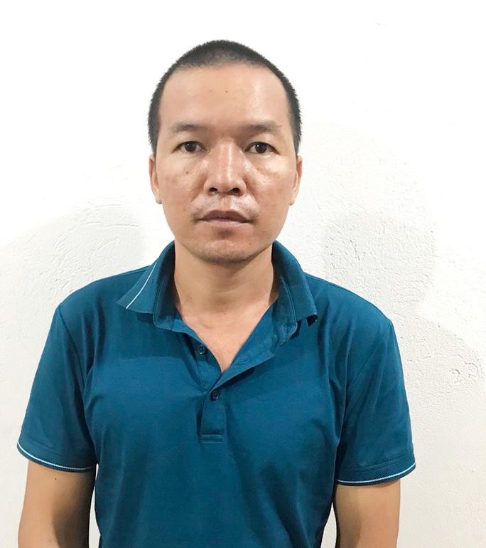 Người Trung Quốc nhập cảnh trái phép trốn trong cốp xe, hóa trang thành ngư dân - Ảnh 2.