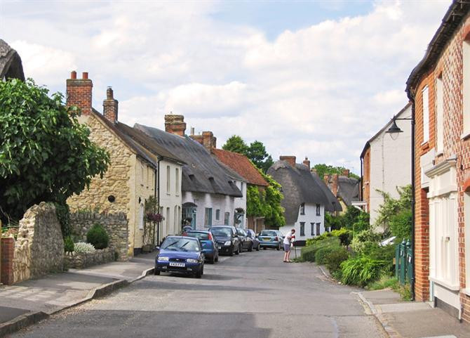 "Long" chỉ có nghĩa đơn giản là chiều dài của ngôi làng.