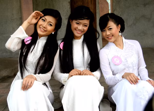 ...với Bùi Hồng Trang, Vũ Thị Diệu Linh