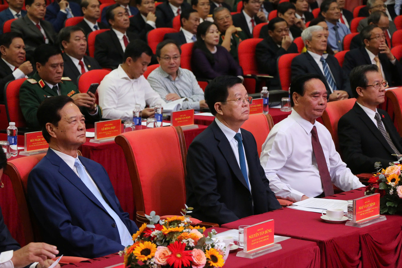 Các đại biểu tham dự buổi lễ. Các đại biểu tham dự buổi lễ.