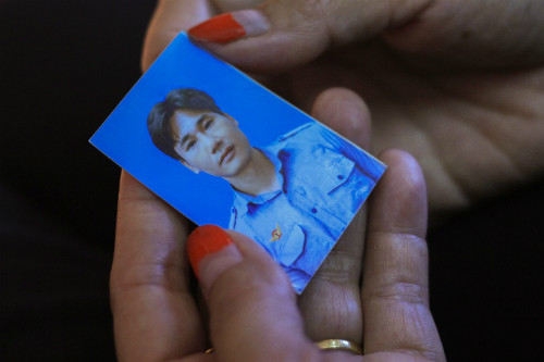 Vợ lái tàu SE19 khóc nghẹn không tin chồng qua đời ảnh 1