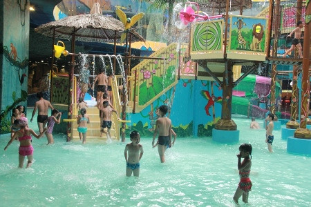Công viên nước đã mang đến cho các bạn nhỏ những trải nghiệm hấp dẫn với Đài phun trượt trung tâm,…