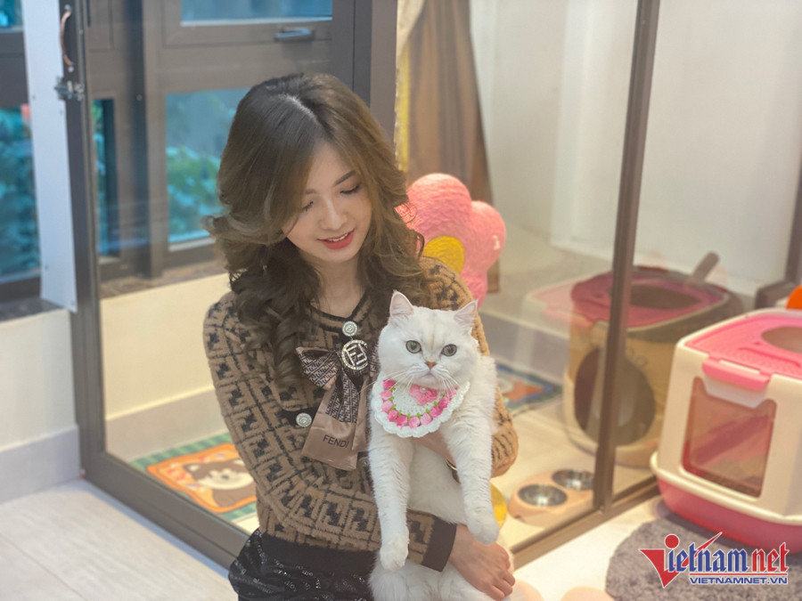 Chị Thu Hương, chủ khách sạn thú cưng tại Hà Nội. Chị Thu Hương, chủ khách sạn thú cưng tại Hà Nội.