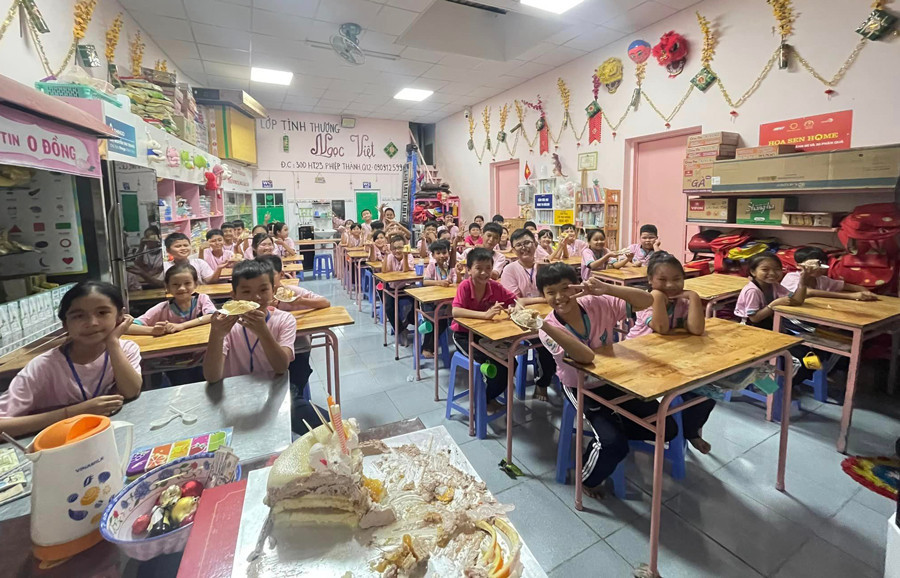 Các giờ ngoại khóa rất vui vẻ. Các giờ ngoại khóa rất vui vẻ.