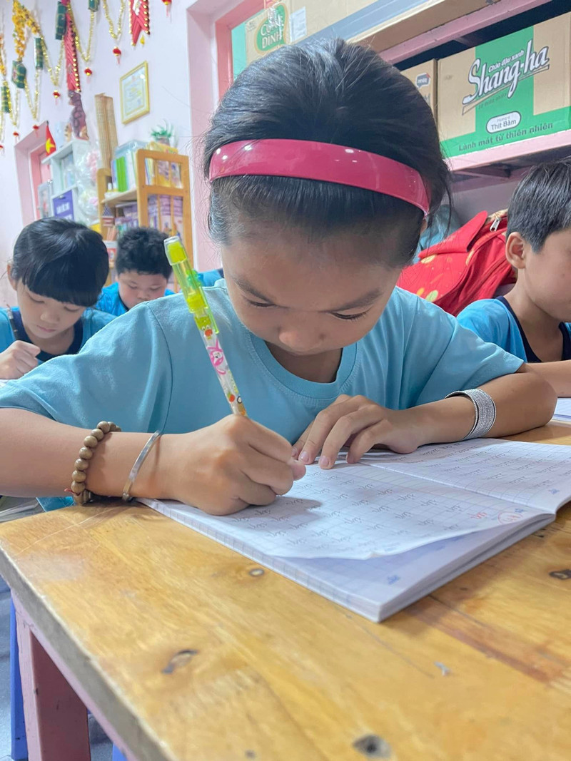 Học sinh say sưa học bài là niềm vui của người làm thầy. Học sinh say sưa học bài là niềm vui của người làm thầy.