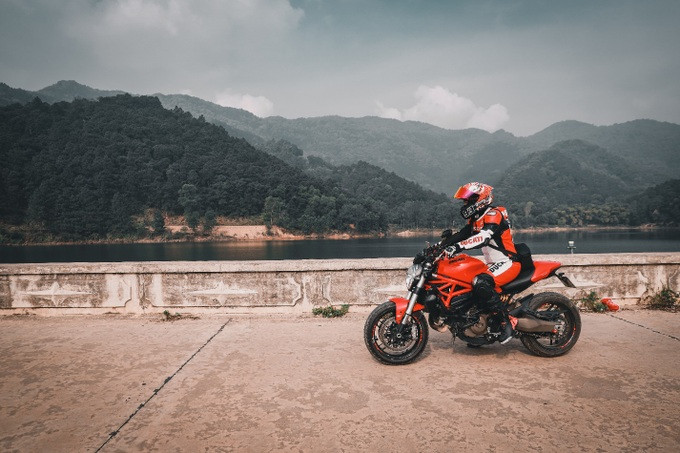 Gần như tháng nào anh Huy cũng khoác ba lô, lên xe đi khám phá những địa điểm mới (Ảnh: NVCC).