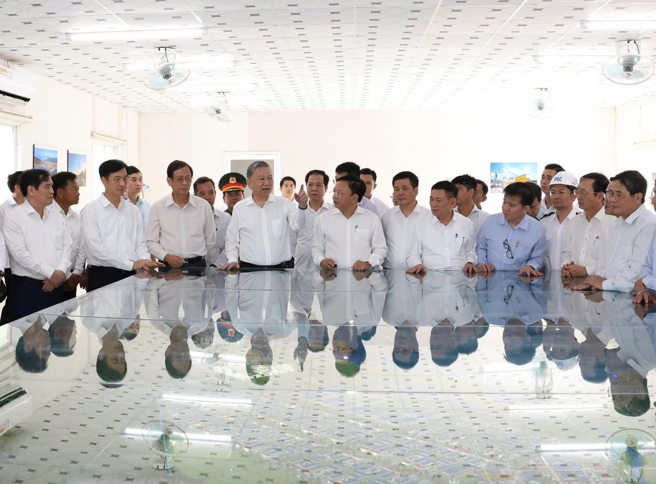 Tổng Bí thư Tô Lâm thị sát tại dự án Cảng biển tổng hợp Cà Ná, ở huyện Thuận Nam.