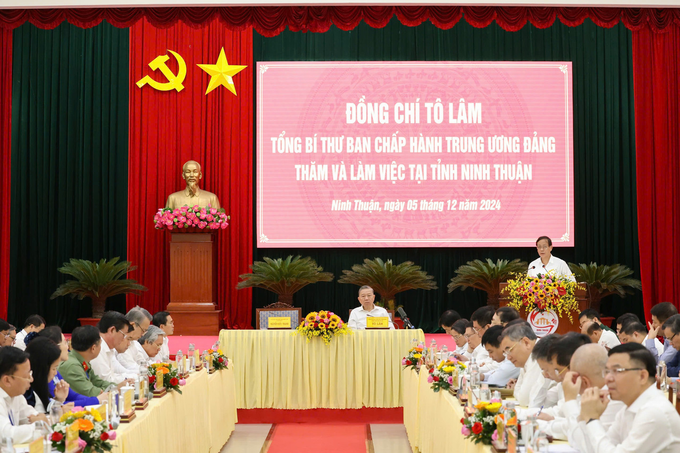 Bí thư Tỉnh uỷ Ninh Thuận Nguyễn Đức Thanh phát biểu tại buổi làm việc với Tổng Bí thư.