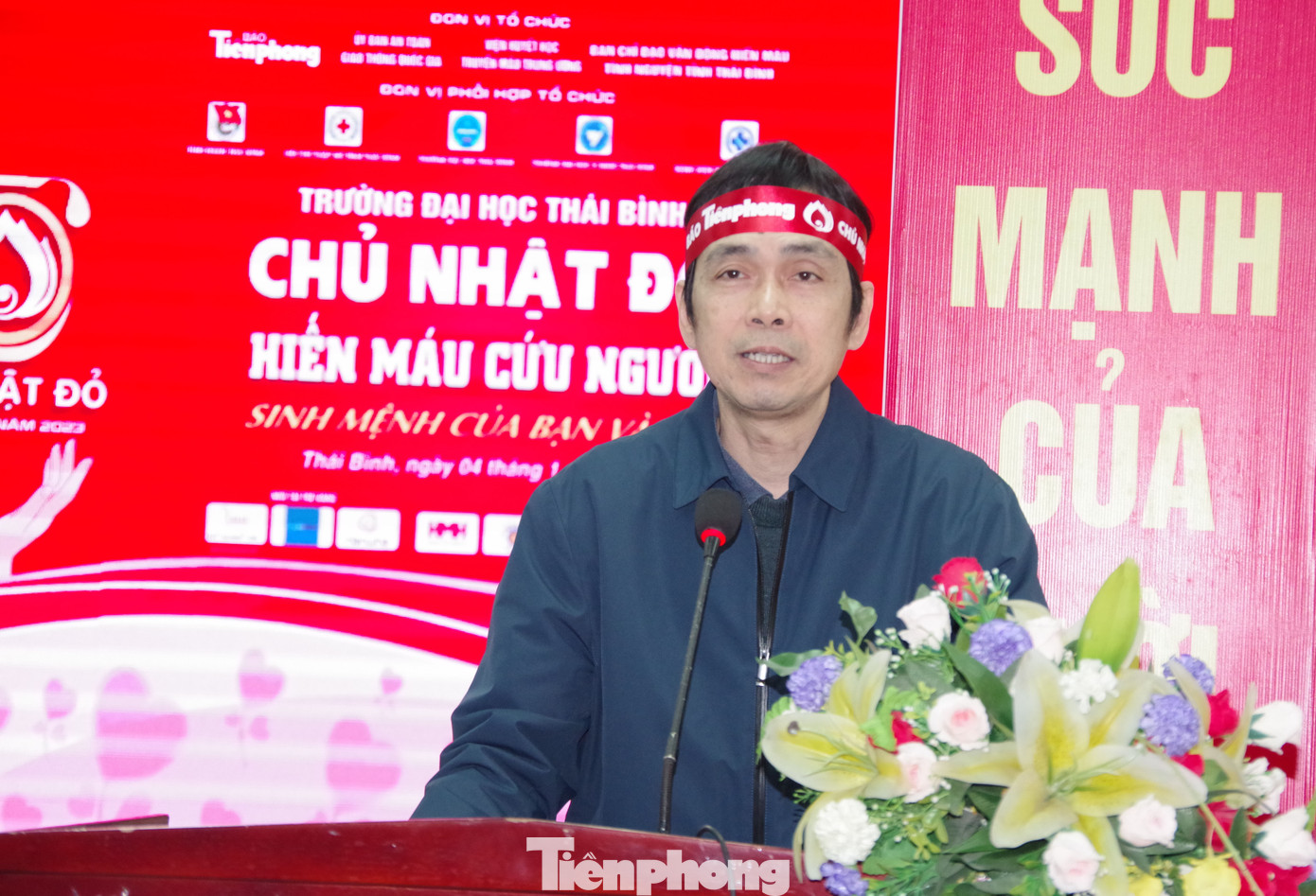 Nhà báo Nguyễn Huy Lộc phát biểu tại lễ phát động Chủ nhật Đỏ.