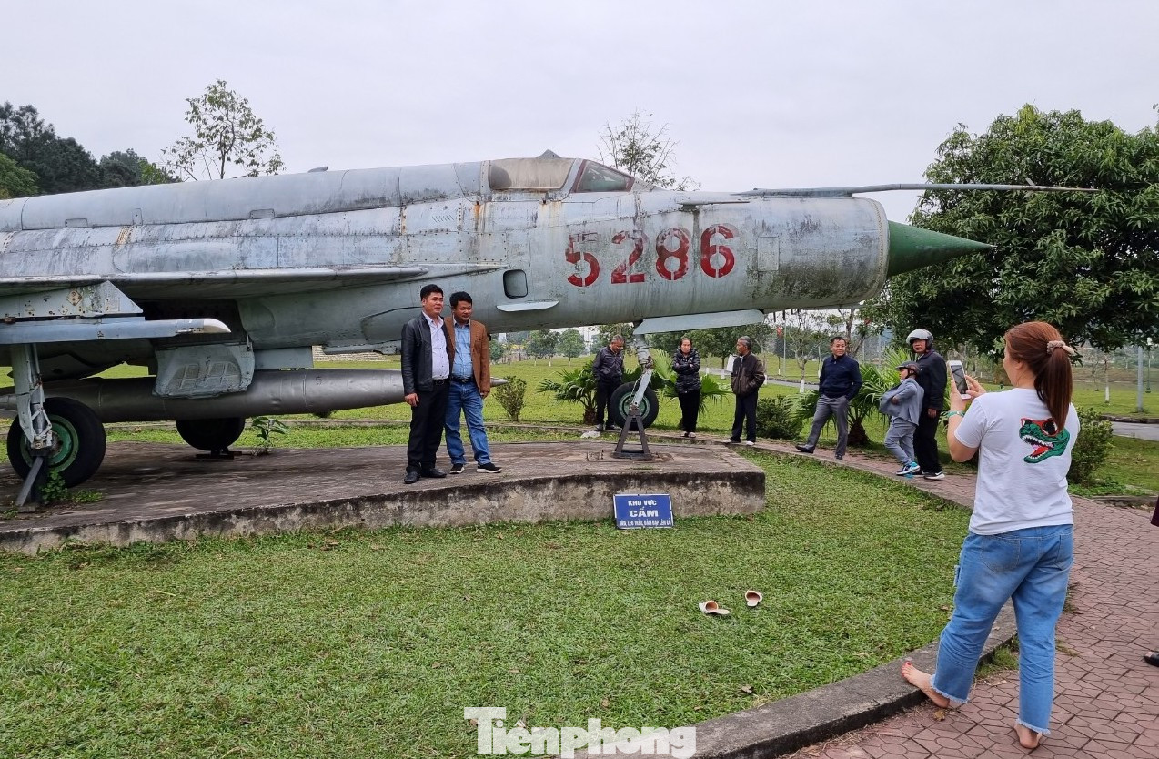 Khách thập phương về thăm Khu Di tích lịch sử Thanh niên xung phong Ngã ba Đồng Lộc.