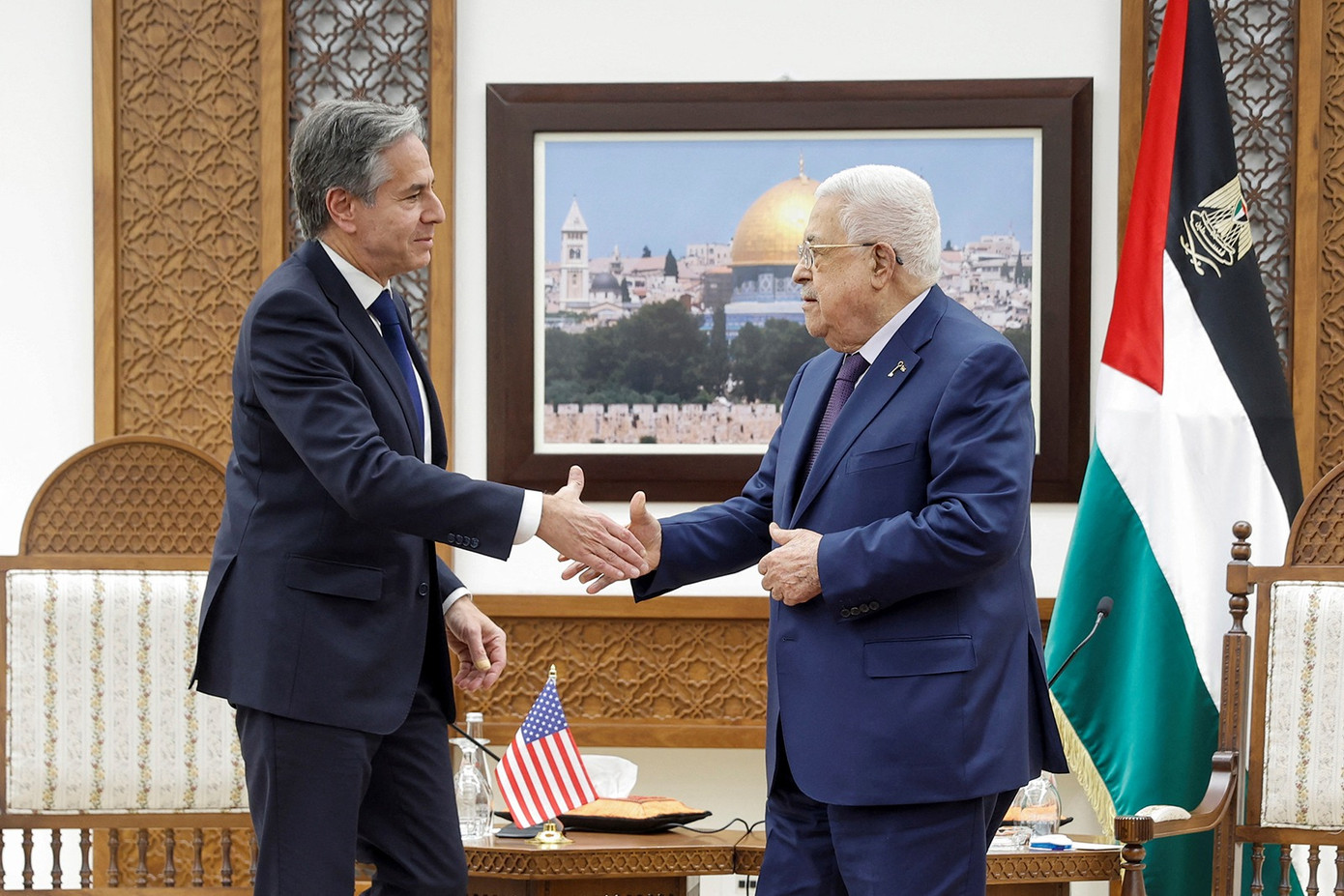Ngoại trưởng Mỹ Antony Blinken và Tổng thống Chính quyền Palestine Mahmoud Abbas. Ảnh: Reuters Ngoại trưởng Mỹ Antony Blinken và Tổng thống Chính quyền Palestine Mahmoud Abbas. Ảnh: Reuters