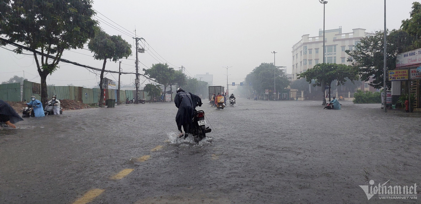 Nhiều xe bị chết máy. Nhiều xe bị chết máy.