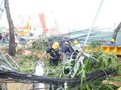 Lực lượng chức năng xử lý hiện trường