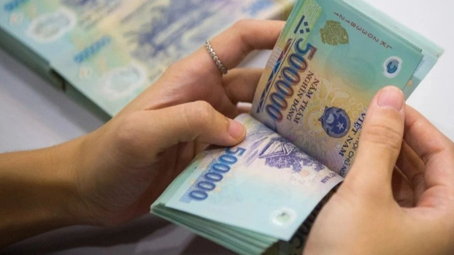 Ngoài tiền lương làm thêm giờ, dịp 30/4-1/5 người lao động có thể được nhận thêm tiền thưởng từ người sử dụng lao động. Ảnh minh họa. Ngoài tiền lương làm thêm giờ, dịp 30/4-1/5 người lao động có thể được nhận thêm tiền thưởng từ người sử dụng lao động. Ảnh minh họa.