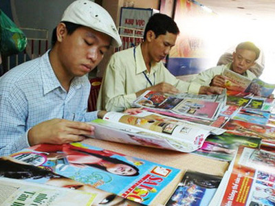 Không cho thành viên gia đình đọc sách, báo, nghe, xem chương trình phát thanh, truyền hình sẽ bị phạt đến 300.000 đồng