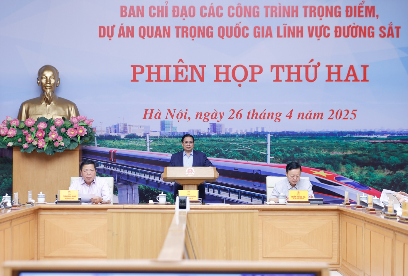 Thủ tướng yêu cầu khẩn trương hoàn thiện Nghị quyết thống nhất các cơ chế đặc thù cho tất cả dự án đường sắt. Ảnh: Nhật Bắc. Thủ tướng yêu cầu khẩn trương hoàn thiện Nghị quyết thống nhất các cơ chế đặc thù cho tất cả dự án đường sắt. Ảnh: Nhật Bắc.