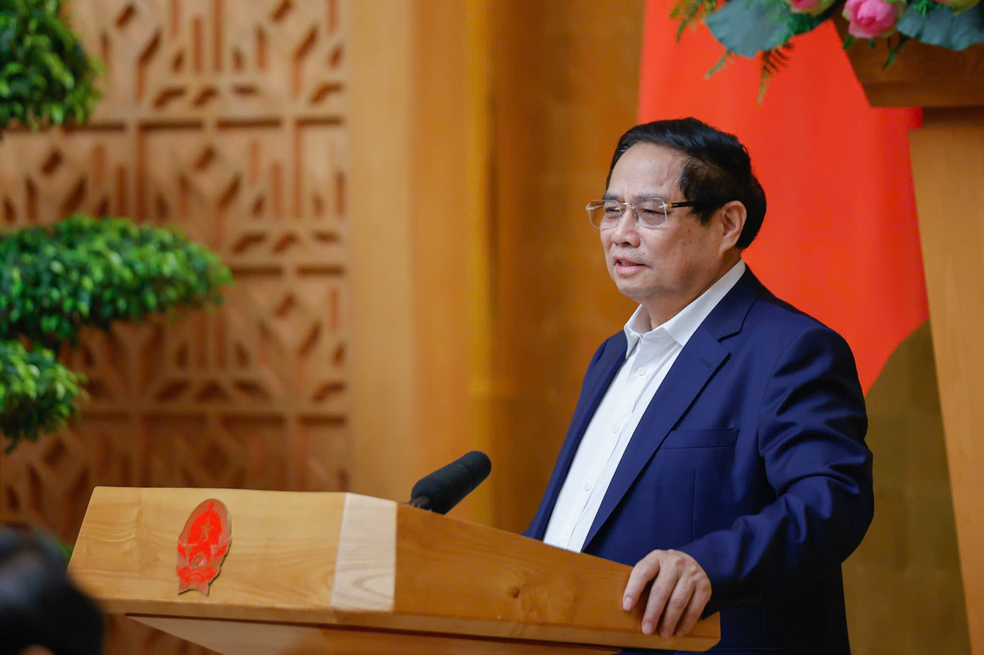 Thủ tướng Phạm Minh Chính chủ trì và phát biểu tại phiên họp. Ảnh: Nhật Bắc. Thủ tướng Phạm Minh Chính chủ trì và phát biểu tại phiên họp. Ảnh: Nhật Bắc.