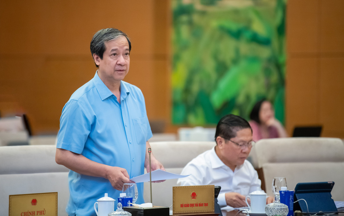 Bộ trưởng Giáo dục và Đào tạo Nguyễn Kim Sơn. Bộ trưởng Giáo dục và Đào tạo Nguyễn Kim Sơn.