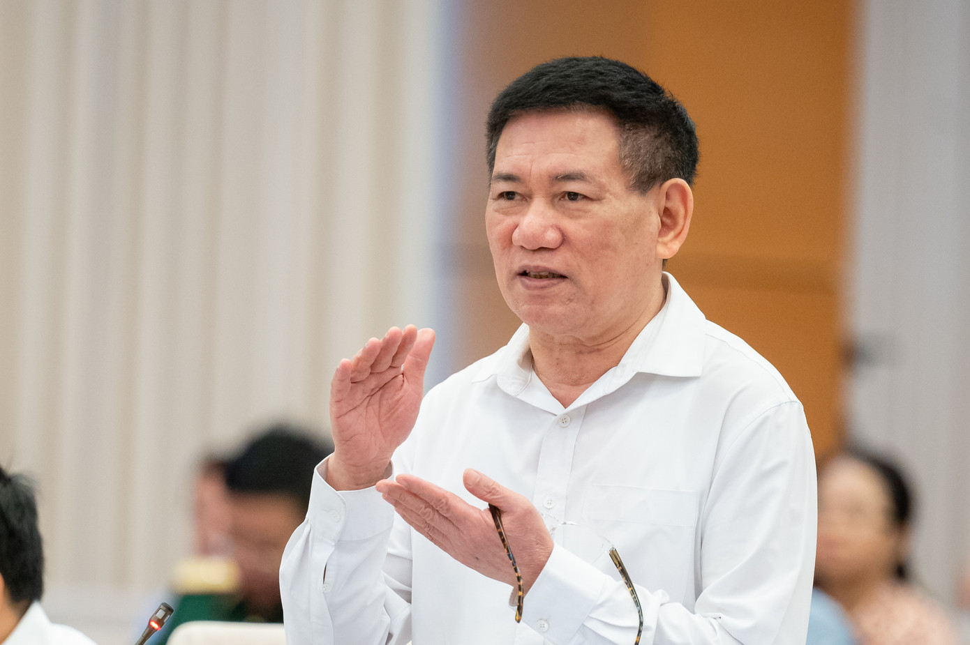 Phó Thủ tướng Hồ Đức Phớc tại phiên họp. Phó Thủ tướng Hồ Đức Phớc tại phiên họp.