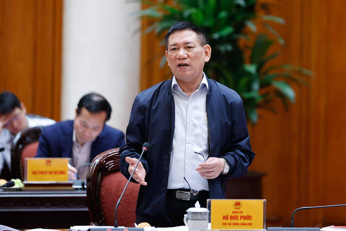 Các thành viên Chính phủ phát biểu tại phiên họp. Ảnh: Nhật Bắc.