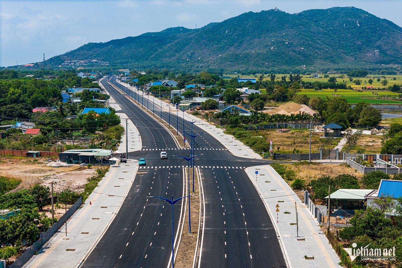 Đoạn qua thị trấn Phước Hải, huyện Long Đất Đoạn qua thị trấn Phước Hải, huyện Long Đất