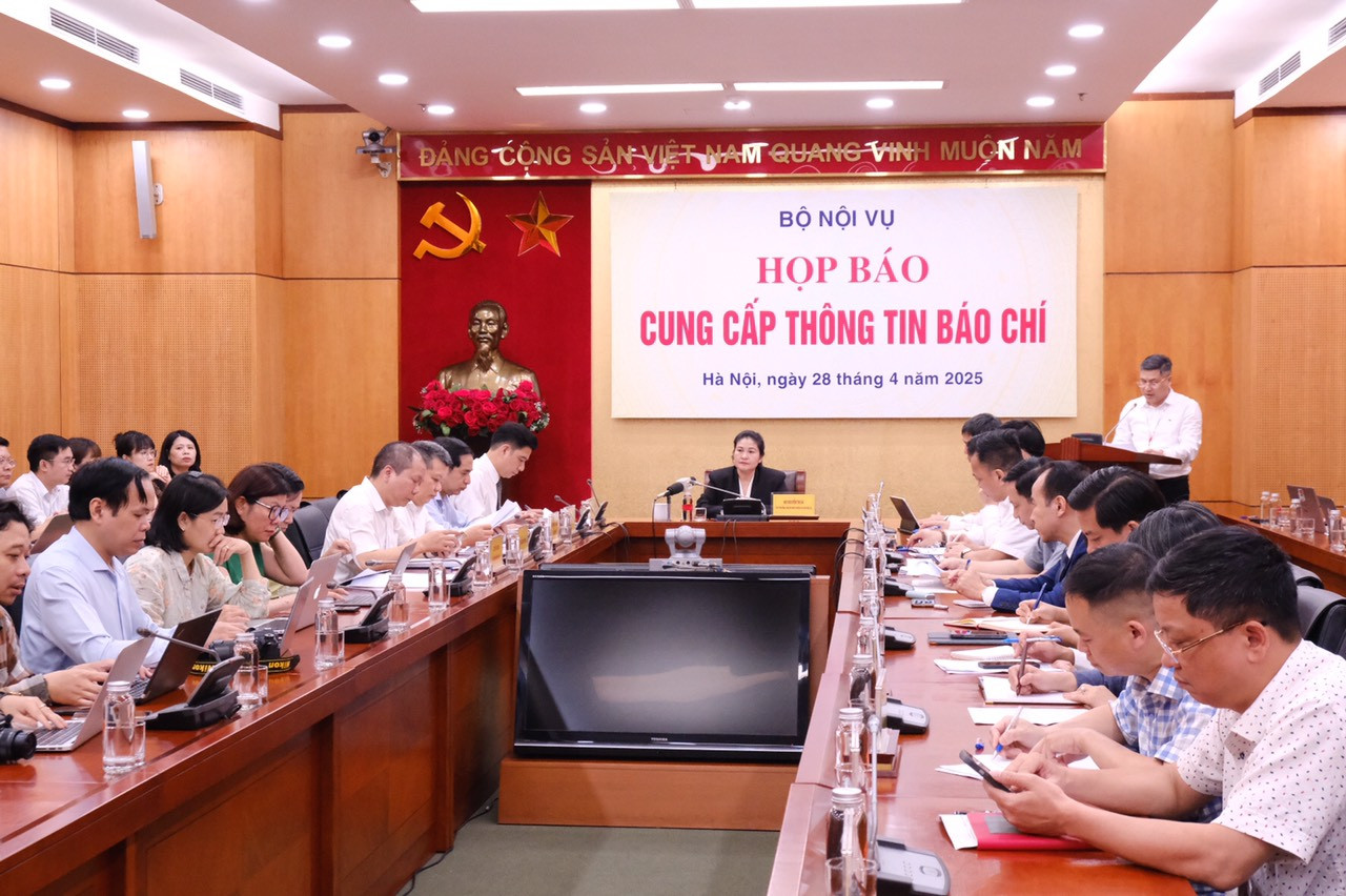 Bộ Nội vụ tổ chức họp báo thông tin ngày 28/4. Ảnh: PV Bộ Nội vụ tổ chức họp báo thông tin ngày 28/4. Ảnh: PV