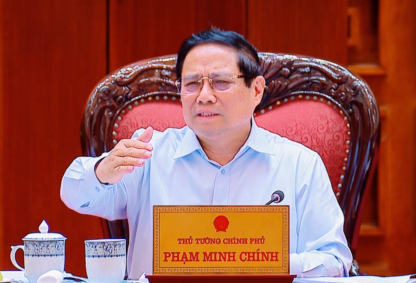 Thủ tướng Phạm Minh Chính chủ trì và phát biểu tại cuộc họp. Ảnh: Nhật Bắc