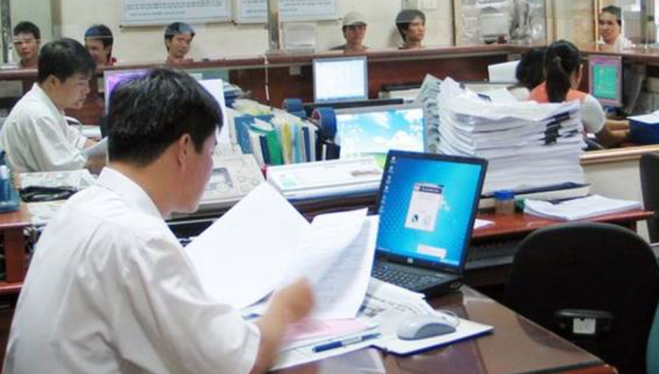 Chủ tịch xã còn chịu trách nhiệm trong công tác tuyển dụng, sử dụng công chức, viên chức trên địa bàn. Chủ tịch xã còn chịu trách nhiệm trong công tác tuyển dụng, sử dụng công chức, viên chức trên địa bàn.