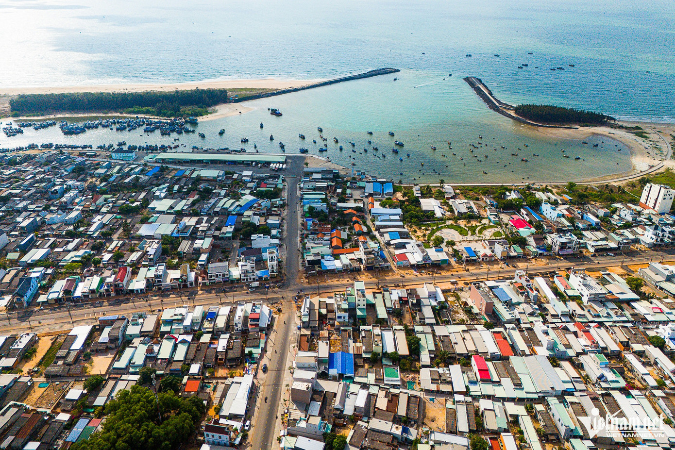 Tại đoạn đường qua chợ Bình Châu (huyện Xuyên Mộc), các nhà dân đã lùi sâu vào 6-8m, bàn giao mặt bằng cho nhà thầu thi công Tại đoạn đường qua chợ Bình Châu (huyện Xuyên Mộc), các nhà dân đã lùi sâu vào 6-8m, bàn giao mặt bằng cho nhà thầu thi công