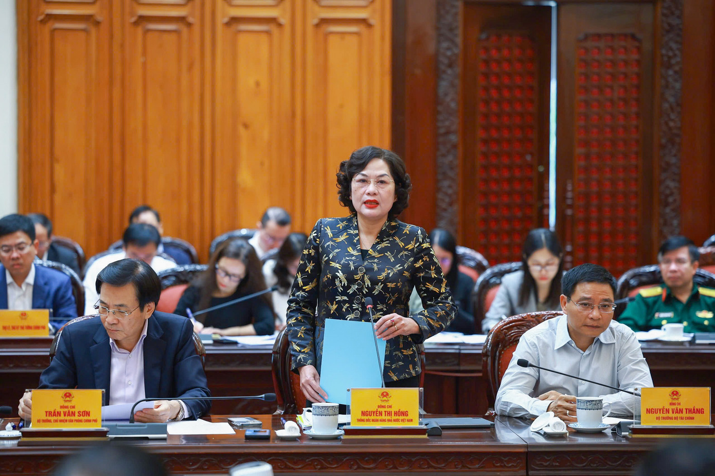 Các thành viên Chính phủ phát biểu tại phiên họp. Ảnh: Nhật Bắc.