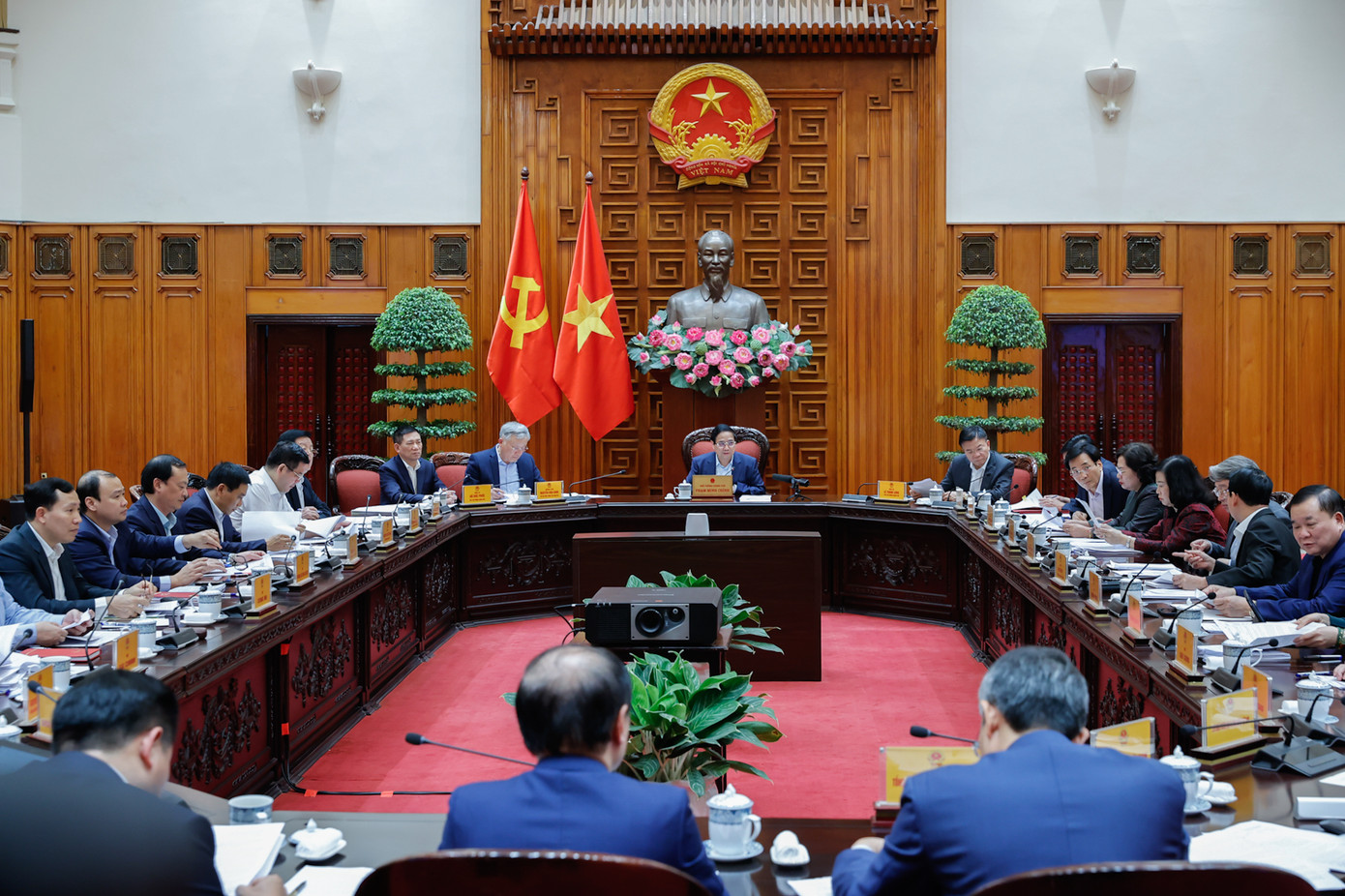 Thủ tướng và các đại biểu tại cuộc họp. (Ảnh: Nhật Bắc) Thủ tướng và các đại biểu tại cuộc họp. (Ảnh: Nhật Bắc)