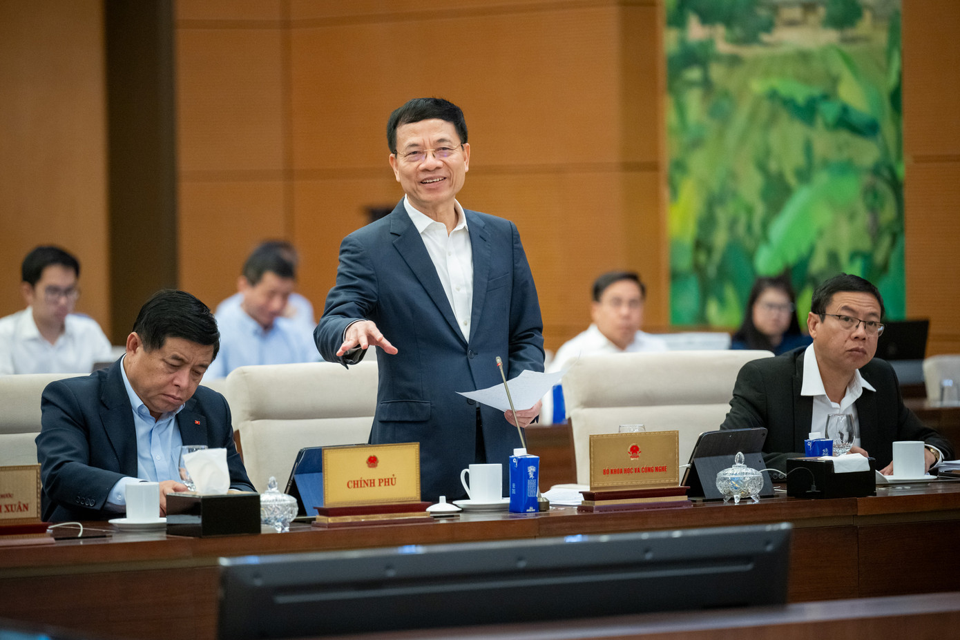 Bộ trưởng Bộ KH&amp;CN Nguyễn Mạnh Hùng tại phiên họp. Ảnh: QH.