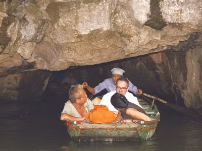 Thám hiểm Tràng An Ảnh: Đức Hạnh. Thám hiểm Tràng An Ảnh: Đức Hạnh