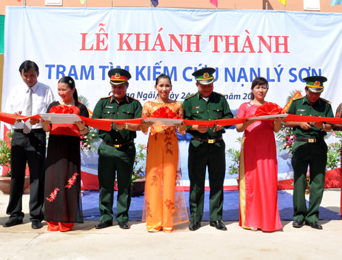 Lãnh đạo Bộ Quốc phòng cùng lãnh đạo tỉnh Quảng Ngãi cắt băng khánh thành Trạm tìm kiếm cứu nạn Lý Sơn sáng 24/9. Trạm này rộng hơn 1.000 m2, có nhiệm vụ sơ cấp cứu, chăm sóc sức khỏe ban đầu cho các nạn nhân sau khi tàu kết thúc nhiệm vụ từ ngoài biển trở về đất liền. Trạm có tổng vốn đầu tư hơn 20 tỷ đồng