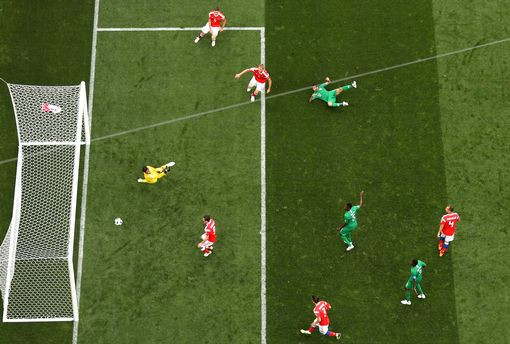 Cầu thủ ghi bàn đầu tiên tại World Cup 2018 là ai? ảnh 1