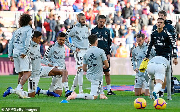 Suarez lập hat-trick, Barcelona vùi dập Real Madrid ở Siêu kinh điển ảnh 2